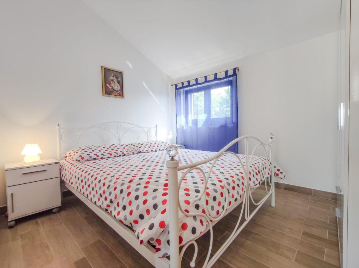 Apartments Morena Rakalj ภายนอก รูปภาพ