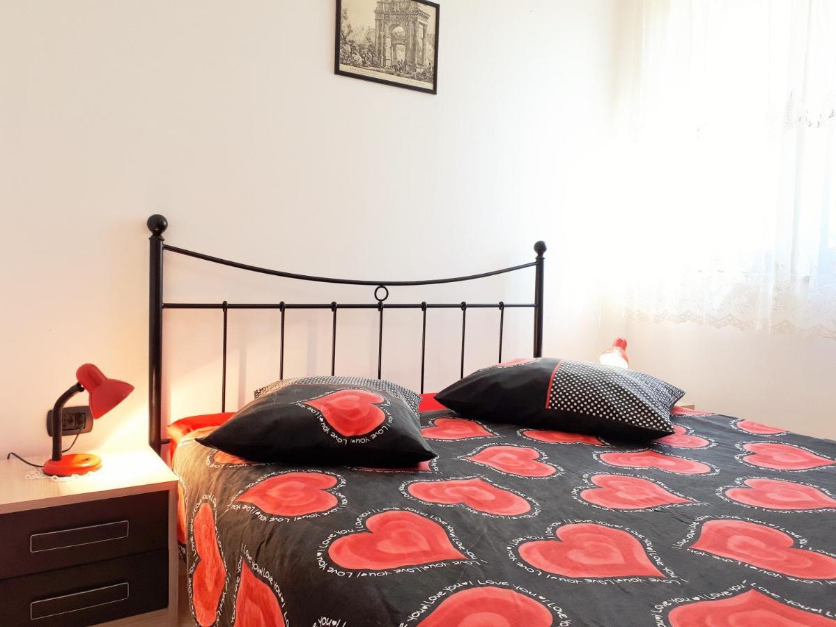 Apartments Morena Rakalj ภายนอก รูปภาพ